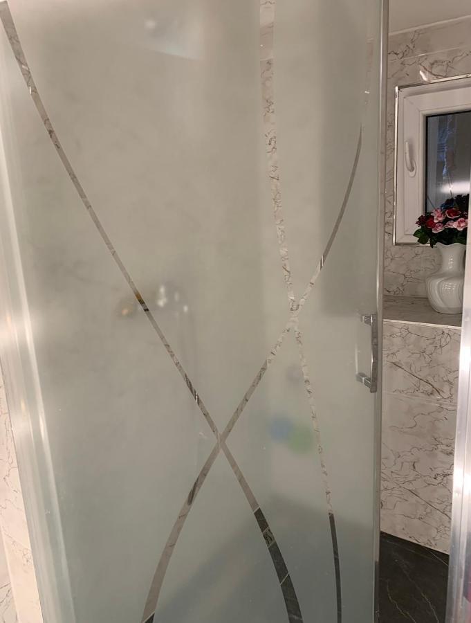 Galaxy Lägenhet Karlsbad Exteriör bild